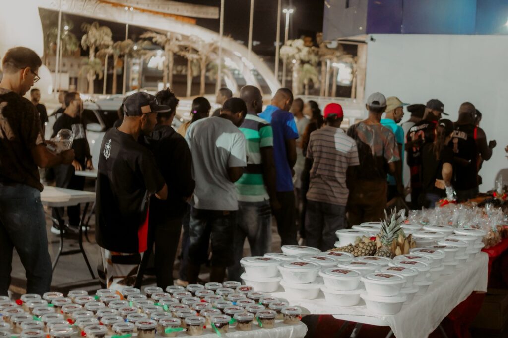 Projeto Abraço Fraterno realiza ceia natalina para pessoas em situação de rua em Feira